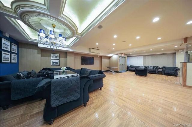 40 Brighton 1st Road 15M, Brooklyn, NY 11235