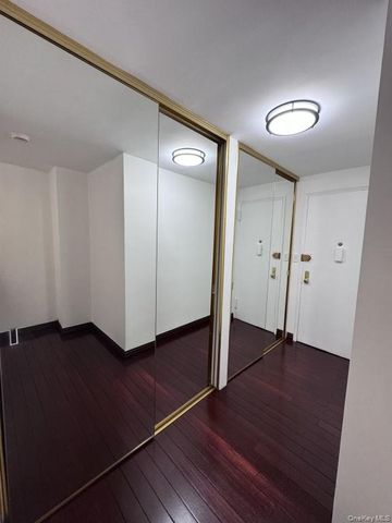 40 Brighton 1st Road 15M, Brooklyn, NY 11235