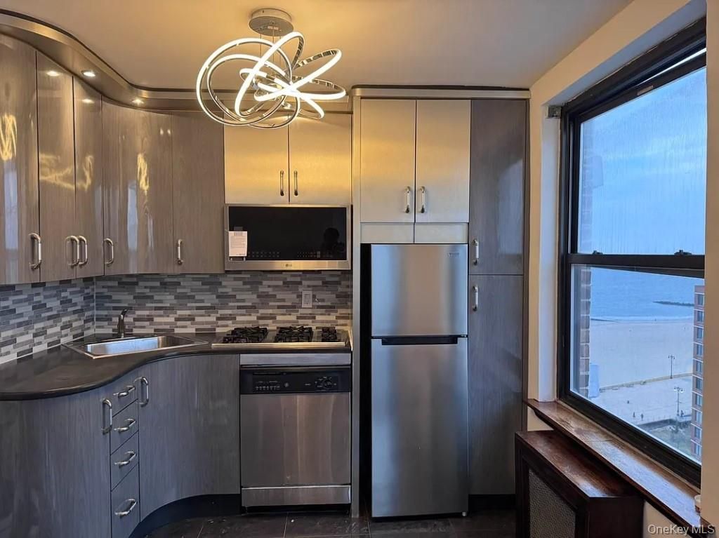 40 Brighton 1st Road 15M, Brooklyn, NY 11235