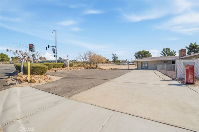 15637 Tuscola, Apple Valley, CA 92307
