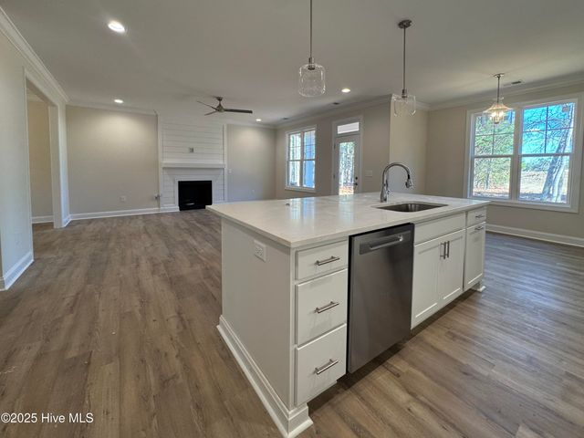 492 Longleaf Drive, West End, NC 27376