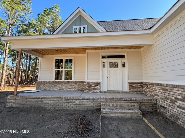 492 Longleaf Drive, West End, NC 27376