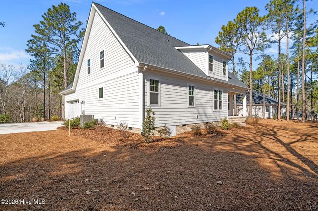 492 Longleaf Drive, West End, NC 27376
