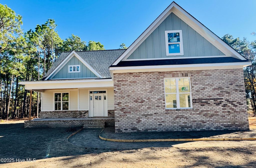 492 Longleaf Drive, West End, NC 27376