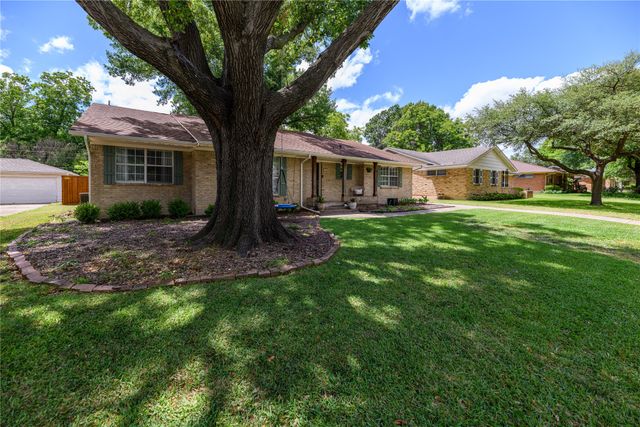 109 N Lois Lane, Richardson, TX 75081