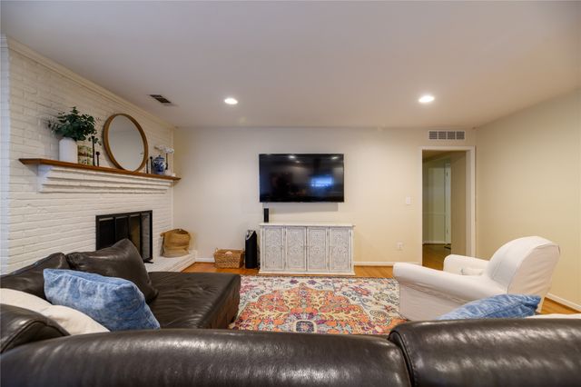 109 N Lois Lane, Richardson, TX 75081