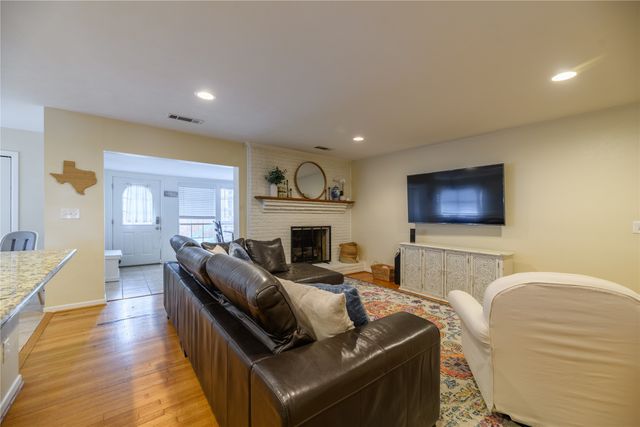109 N Lois Lane, Richardson, TX 75081