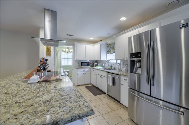 109 N Lois Lane, Richardson, TX 75081