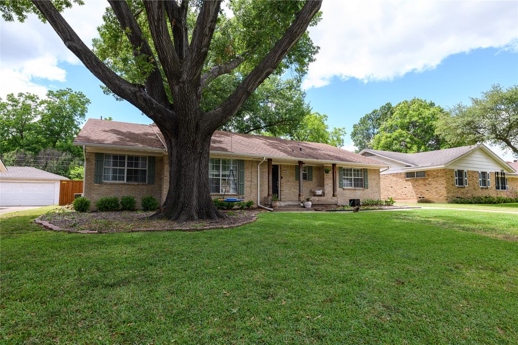 109 N Lois Lane, Richardson, TX 75081