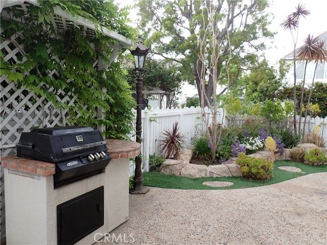 55 Essex, Irvine, CA 92620