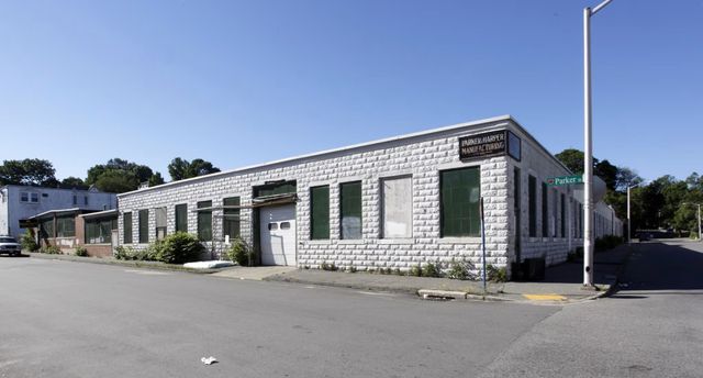 129 Dewey St, Worcester, MA 01610