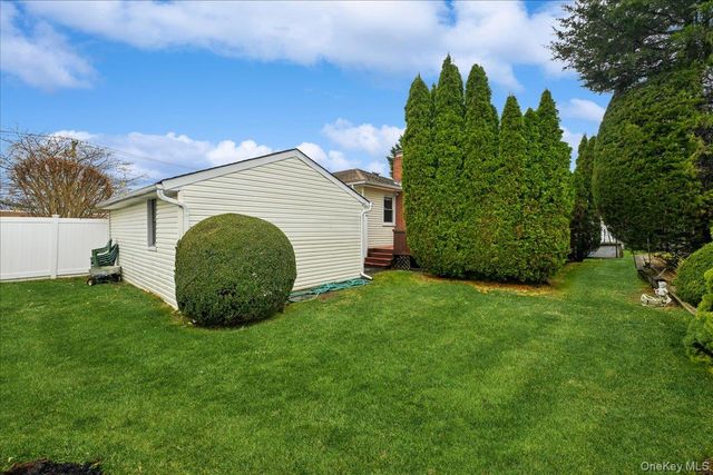 331 N Michigan Avenue, Massapequa, NY 11758