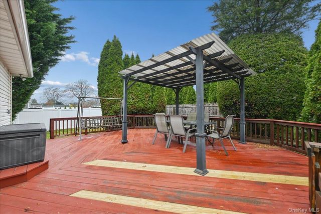 331 N Michigan Avenue, Massapequa, NY 11758