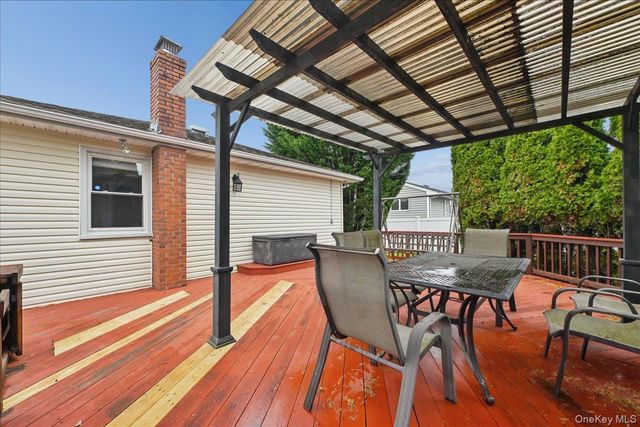 331 N Michigan Avenue, Massapequa, NY 11758