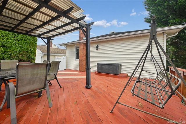 331 N Michigan Avenue, Massapequa, NY 11758