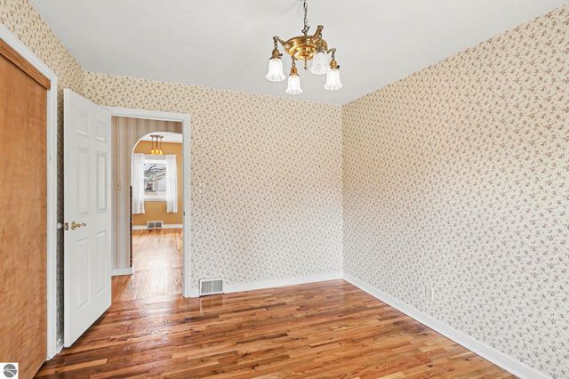 137 Fox Drive, St Louis, MI 48880