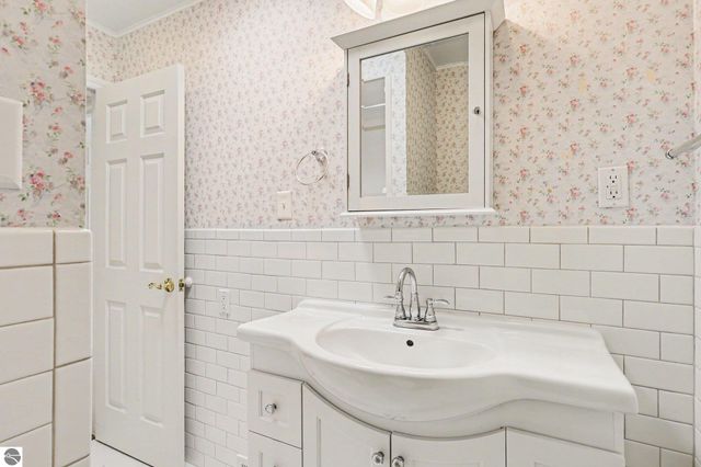 137 Fox Drive, St Louis, MI 48880