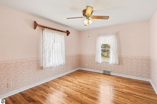 137 Fox Drive, St Louis, MI 48880