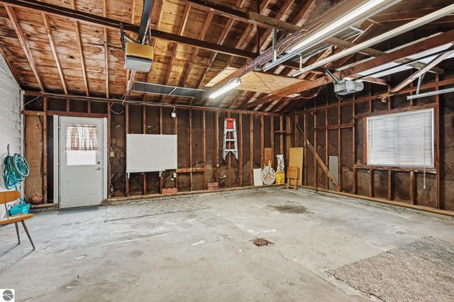 137 Fox Drive, St Louis, MI 48880