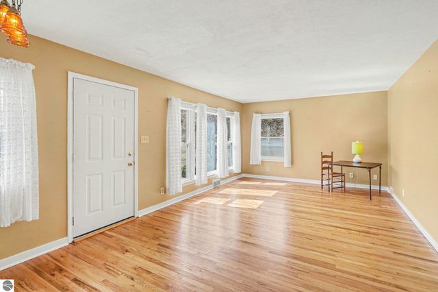 137 Fox Drive, St Louis, MI 48880