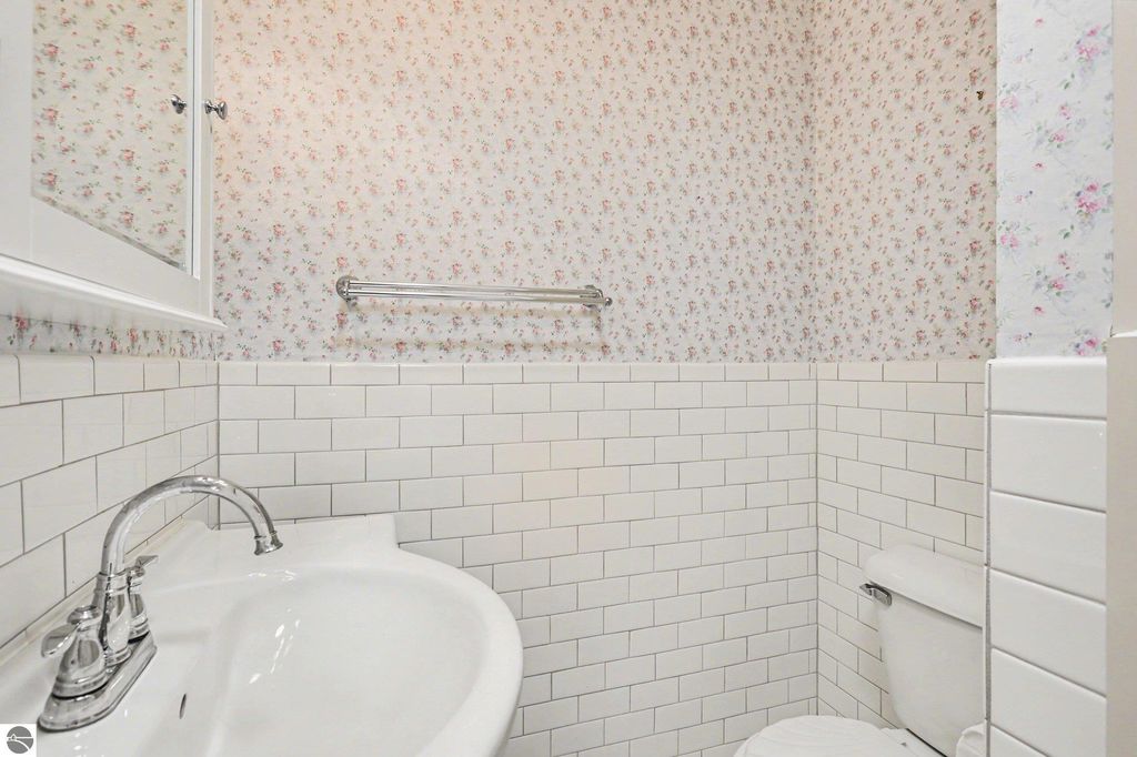 Image 12 of property listing at 137 Fox Drive, St Louis, MI 48880