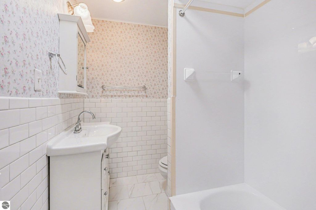 Image 13 of property listing at 137 Fox Drive, St Louis, MI 48880