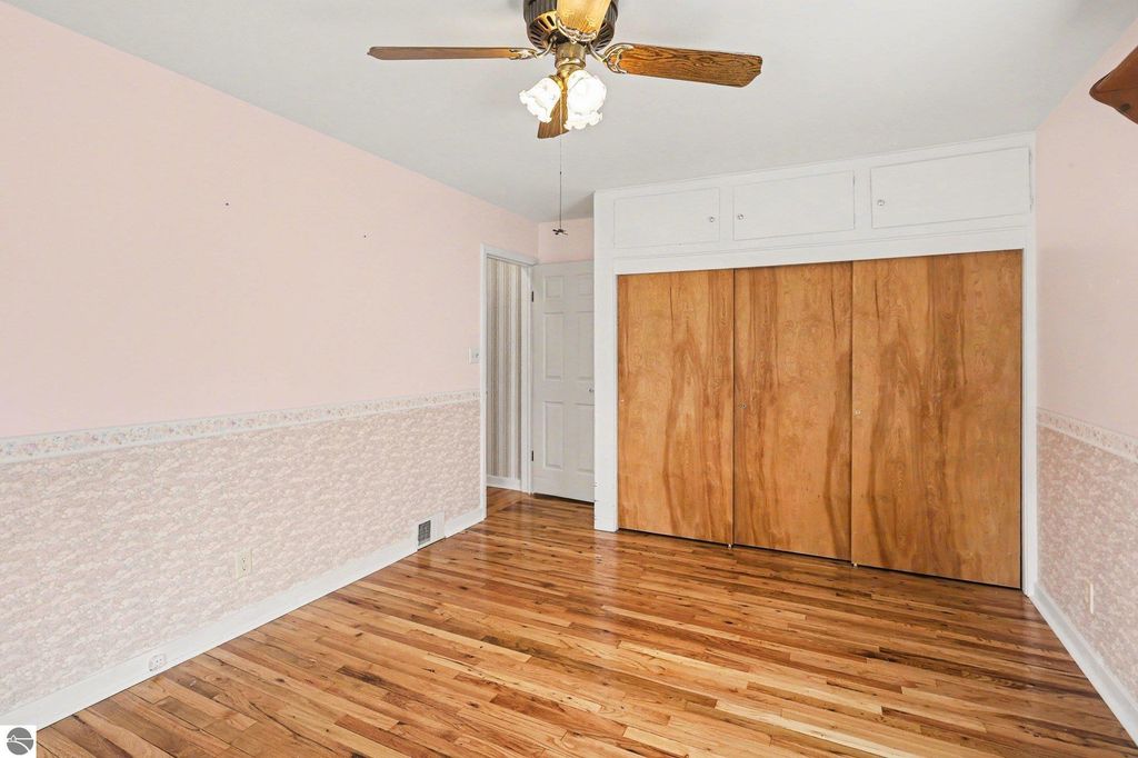 Image 15 of property listing at 137 Fox Drive, St Louis, MI 48880