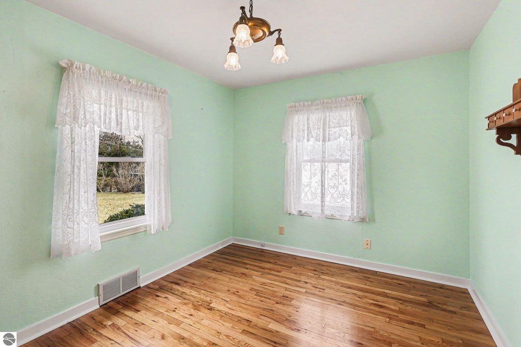 Image 16 of property listing at 137 Fox Drive, St Louis, MI 48880