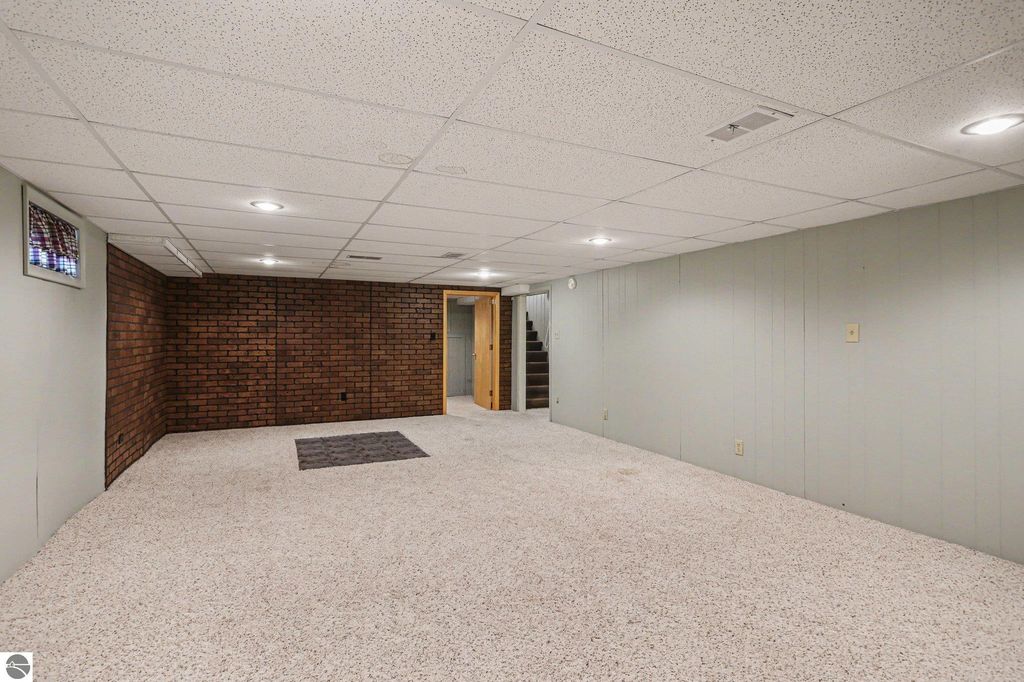 Image 17 of property listing at 137 Fox Drive, St Louis, MI 48880