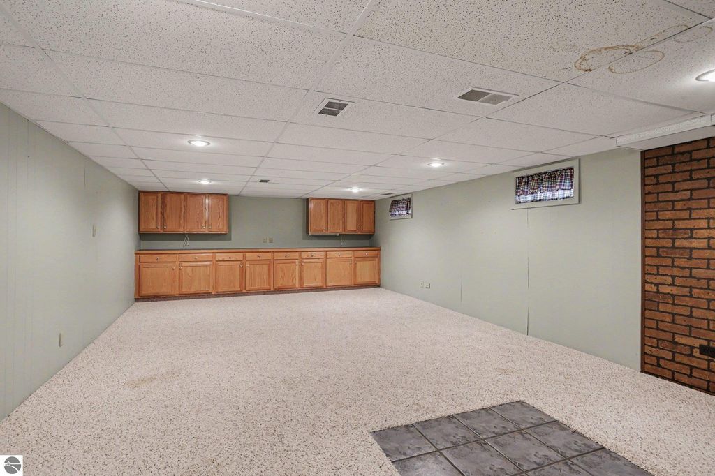 Image 18 of property listing at 137 Fox Drive, St Louis, MI 48880