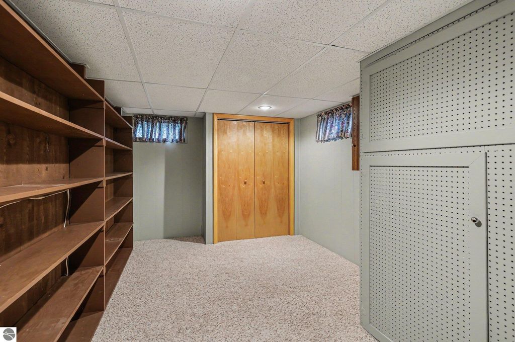 Image 20 of property listing at 137 Fox Drive, St Louis, MI 48880