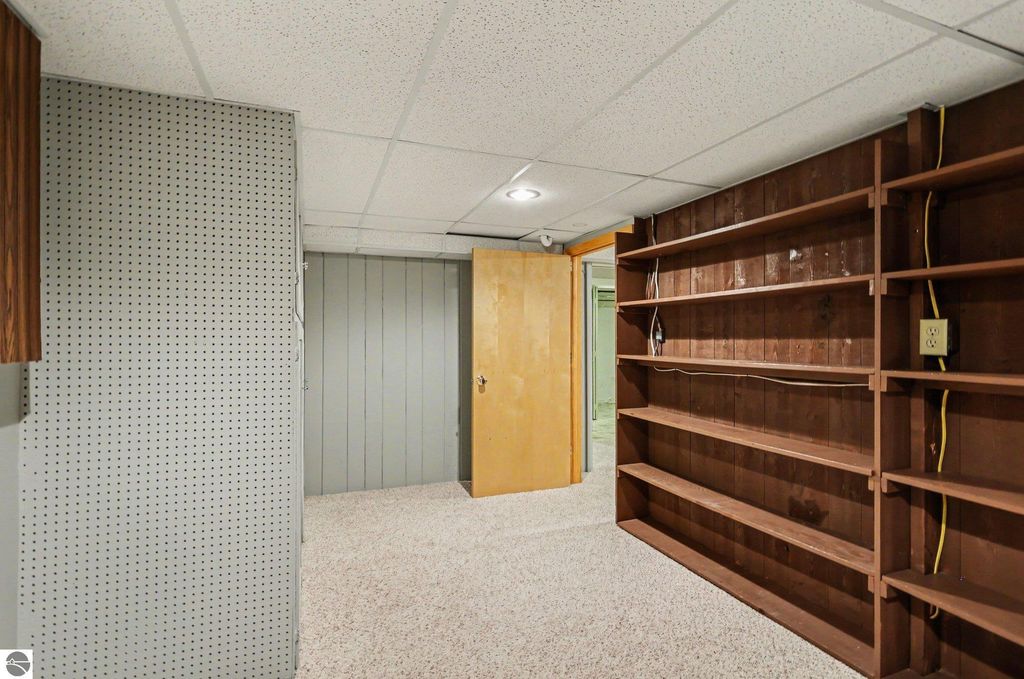 Image 21 of property listing at 137 Fox Drive, St Louis, MI 48880