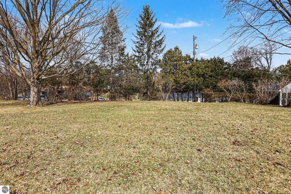 Image 31 of property listing at 137 Fox Drive, St Louis, MI 48880