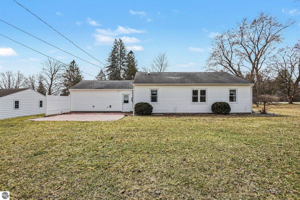 Image 32 of property listing at 137 Fox Drive, St Louis, MI 48880