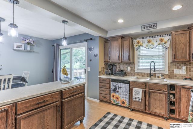 11755 Rambleridge Road, Omaha, NE 68164