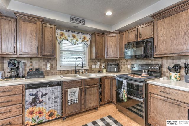 11755 Rambleridge Road, Omaha, NE 68164