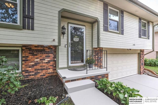 11755 Rambleridge Road, Omaha, NE 68164