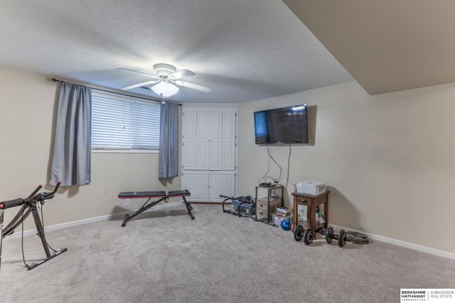 11755 Rambleridge Road, Omaha, NE 68164