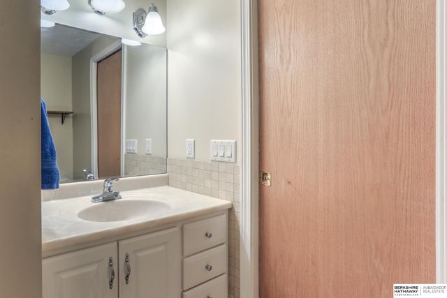 11755 Rambleridge Road, Omaha, NE 68164