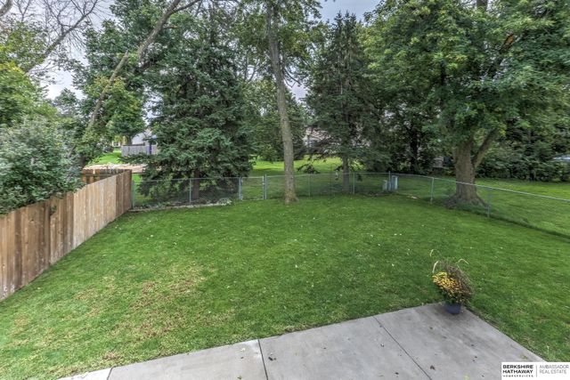 11755 Rambleridge Road, Omaha, NE 68164
