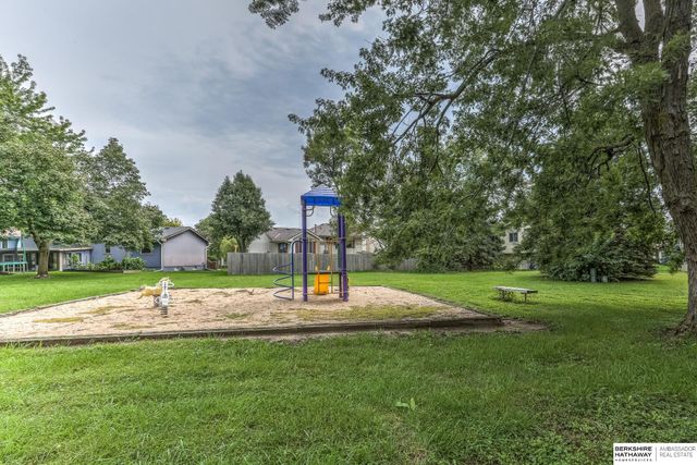 11755 Rambleridge Road, Omaha, NE 68164