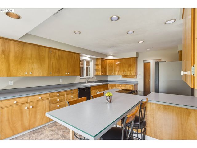 135 VICTORIA St, Longview, WA 98632