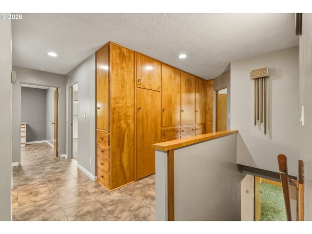 135 VICTORIA St, Longview, WA 98632