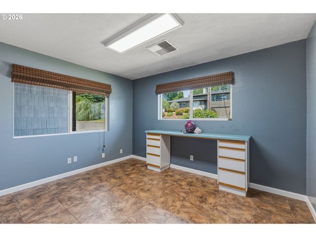135 VICTORIA St, Longview, WA 98632