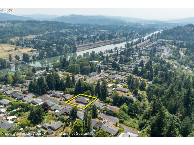 135 VICTORIA St, Longview, WA 98632