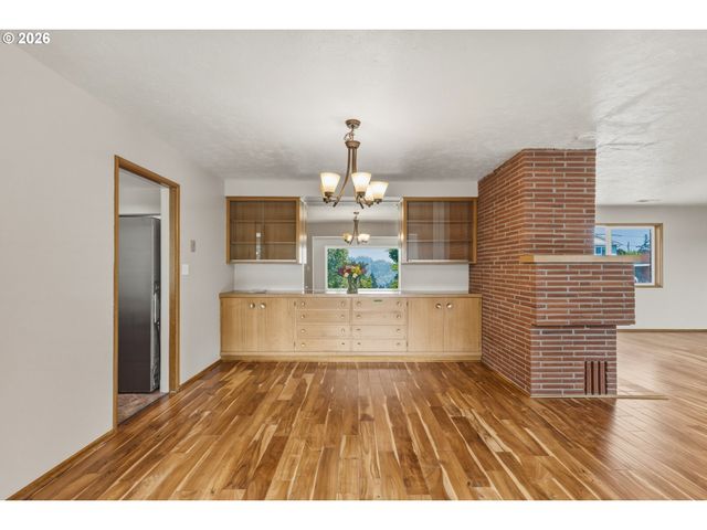 135 VICTORIA St, Longview, WA 98632