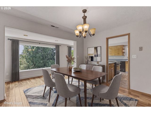 135 VICTORIA St, Longview, WA 98632