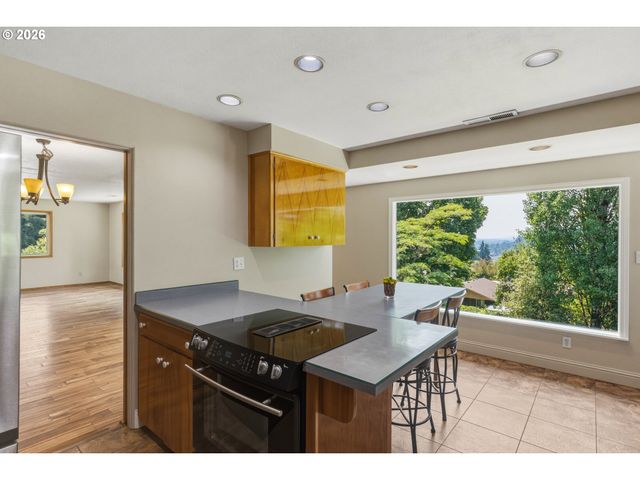 135 VICTORIA St, Longview, WA 98632
