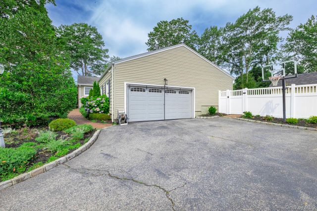 48 William Penn Drive, Stony Brook, NY 11790