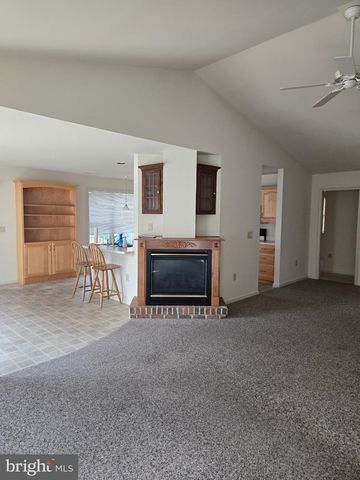 6 ROSEMONT DR, Myerstown, PA 17067